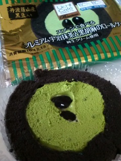 プレミアム宇治抹茶と黒胡麻のロールケーキ
