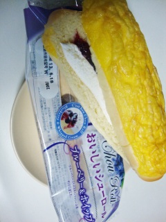 おいしいシューロール ブルーベリー&ホイップ