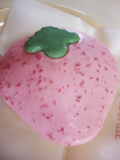 いちごミルクドーナツ