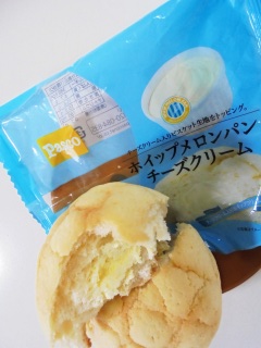 ホイップメロンパンチーズクリーム