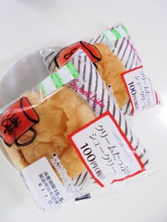 クリームたっぷりシュークリーム