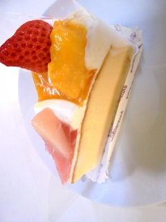 白桃とマンゴーのスフレチーズケーキ