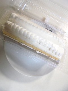 ホイップクリームケーキ